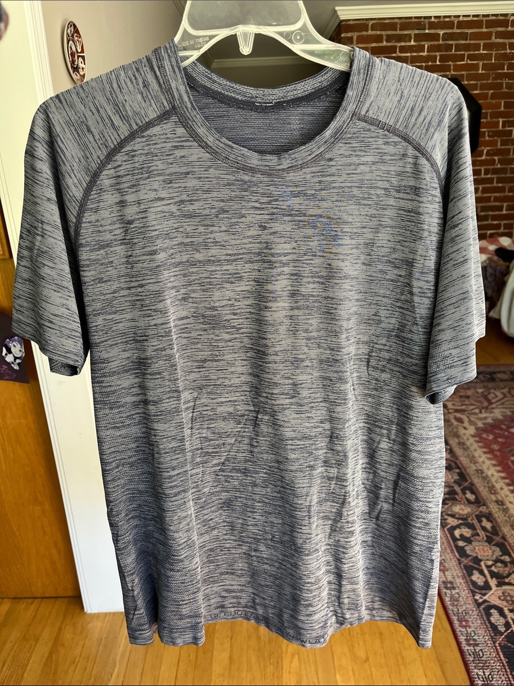 Men’s Lululemon Large Athletic Tee